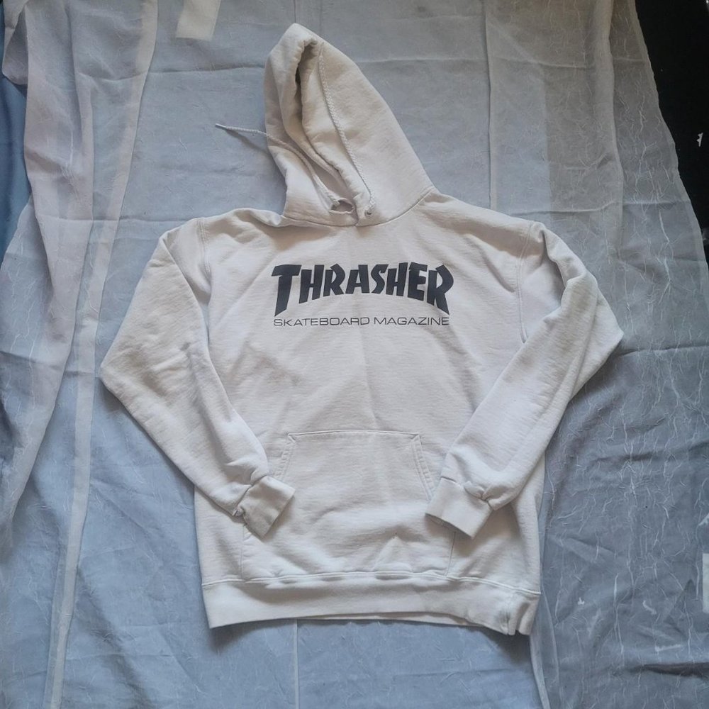 White and black distressed thrasher hoodie - Picture 2 of 6